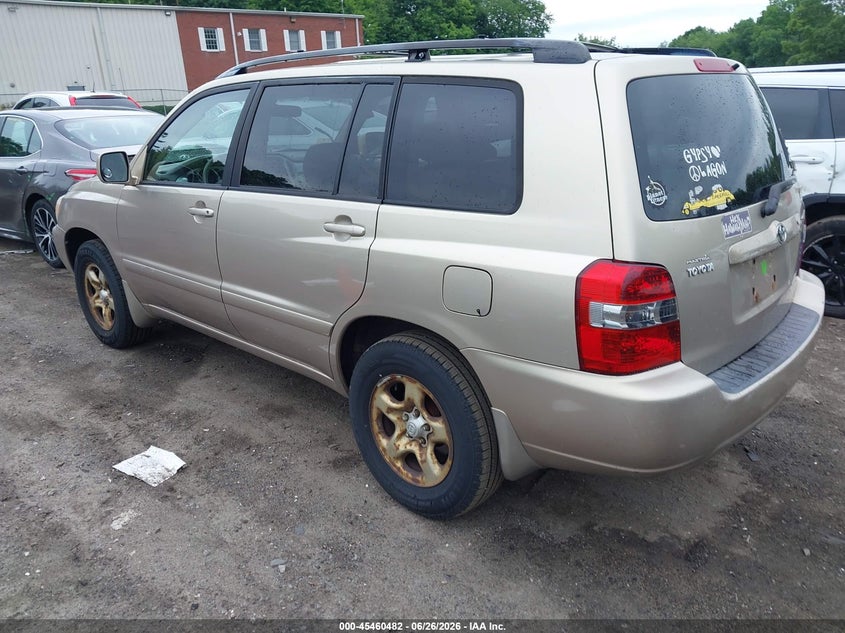 2005 Toyota Highlander VIN JTEGD21AX50106884 IAAI salvage auction — NORMAL WEAR, Clear (Massachusetts), sold $1,550 on 2026-07-07 (photo 3)