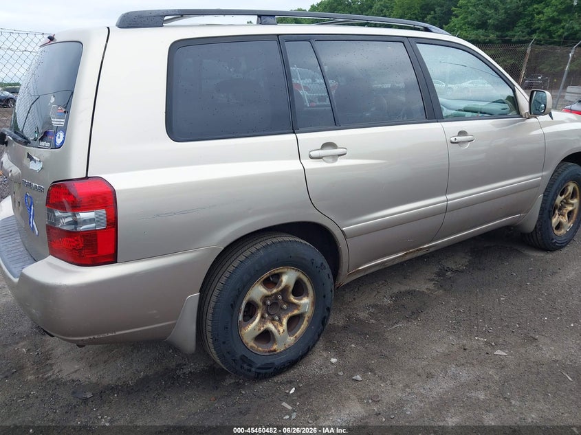 2005 Toyota Highlander VIN JTEGD21AX50106884 IAAI salvage auction — NORMAL WEAR, Clear (Massachusetts), sold $1,550 on 2026-07-07 (photo 4)