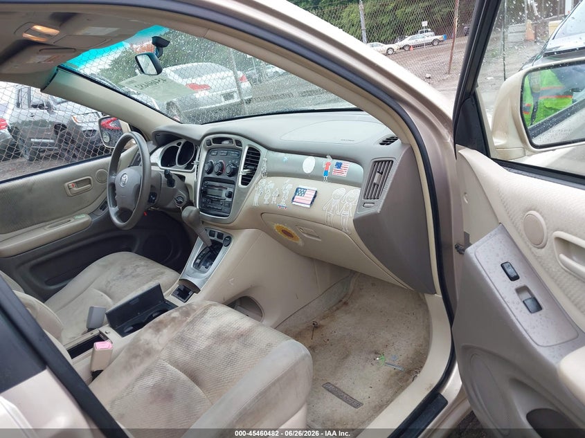 2005 Toyota Highlander VIN JTEGD21AX50106884 IAAI salvage auction — NORMAL WEAR, Clear (Massachusetts), sold $1,550 on 2026-07-07 (photo 5)