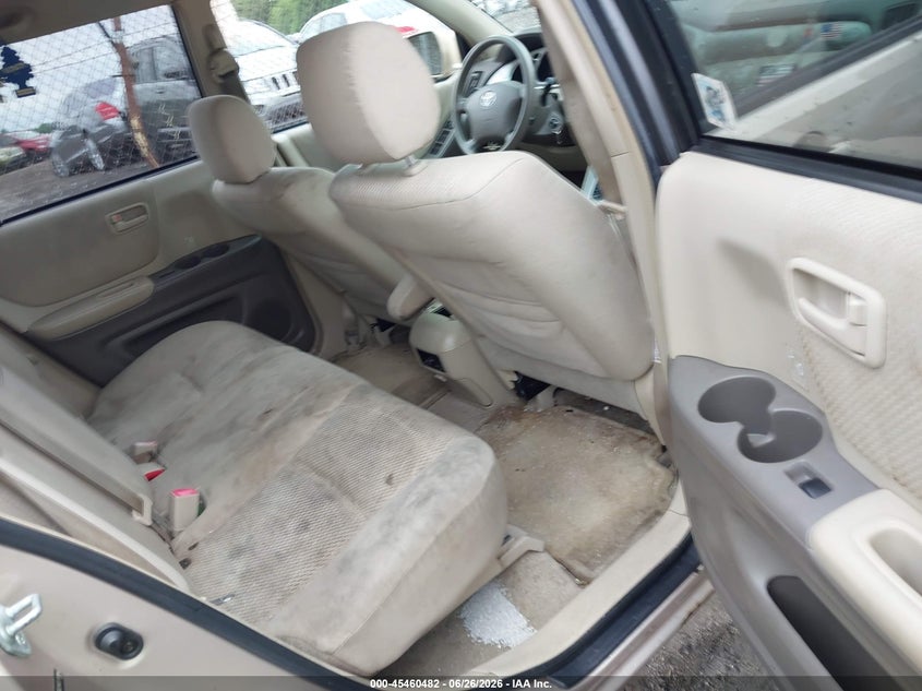 2005 Toyota Highlander VIN JTEGD21AX50106884 IAAI salvage auction — NORMAL WEAR, Clear (Massachusetts), sold $1,550 on 2026-07-07 (photo 8)