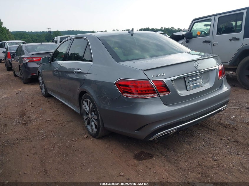 2014 Mercedes-benz E-klasse VIN WDDHF5KB8EB055679 IAAI salvage auction — RIGHT REAR, Salvage Title, sold $2,625 on 2026-07-15 (photo 3)