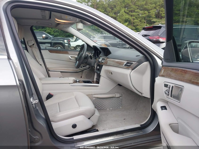 2014 Mercedes-benz E-klasse VIN WDDHF5KB8EB055679 IAAI salvage auction — RIGHT REAR, Salvage Title, sold $2,625 on 2026-07-15 (photo 5)