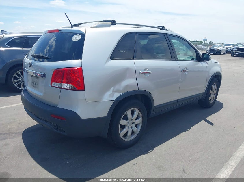 2013 Kia Sorento VIN 5XYKT4A20DG326999 IAAI salvage auction — NORMAL WEAR, Clear (North Carolina), sold $700 on 2026-07-08 (photo 4)