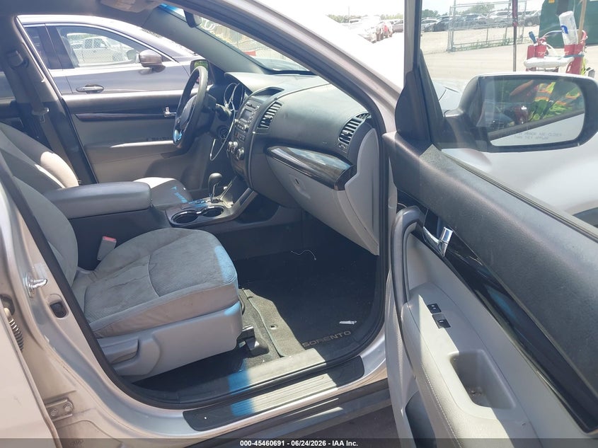 2013 Kia Sorento VIN 5XYKT4A20DG326999 IAAI salvage auction — NORMAL WEAR, Clear (North Carolina), sold $700 on 2026-07-08 (photo 5)