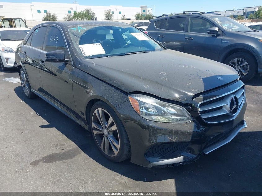 2014 Mercedes-benz E-klasse VIN WDDHF5KBXEA909402 IAAI salvage auction — REAR END, Salvage Title, sold $2,200 on 2026-07-12 (photo 1)