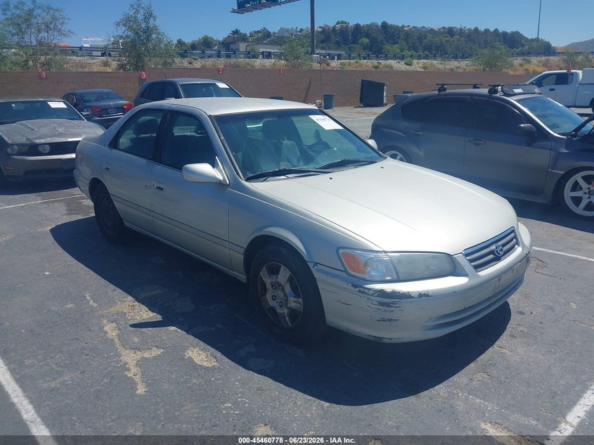 2000 Toyota Camry VIN JT2BG22K4Y0440001 IAAI salvage auction — FRONT END, Clear - Dealer Only (California), sold $425 on 2026-07-15 (photo 1)
