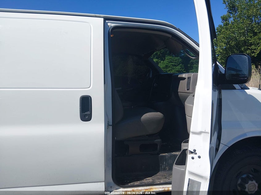 2007 Chevrolet Express 2500 VIN 1GCGG25V371103511 IAAI salvage auction — FRONT & REAR, Salvage - Greater Than 75% (Maryland), sold $375 on 2026-07-18 (photo 5)