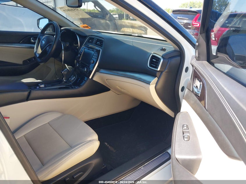 2019 Nissan Maxima VIN 1N4AA6AV0KC366868 IAAI salvage auction — HAIL, Salvage Title, sold $7,550 on 2026-08-11 (photo 5)
