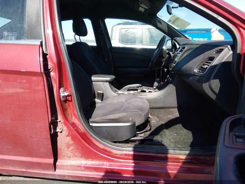 2014 Chrysler 200 VIN 1C3CCBAB2EN230816 IAAI salvage auction — NORMAL WEAR, Clear (Utah), sold $100 on 2026-07-24 (photo 5)