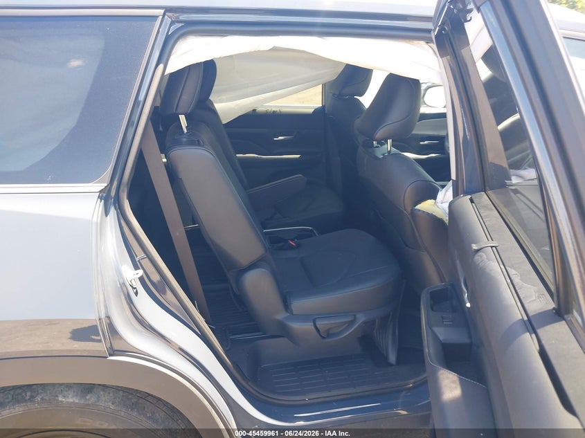 2024 Toyota Highlander VIN 5TDAAAB54RS030841 IAAI salvage auction — RIGHT FRONT, Salvage Title, sold $21,800 on 2026-07-28 (photo 8)