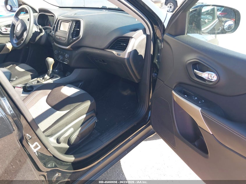 2018 Jeep Cherokee VIN 1C4PJMCB9JD559251 IAAI salvage auction — NORMAL WEAR, Sf97 (New York), sold $25 on 2026-07-23 (photo 5)