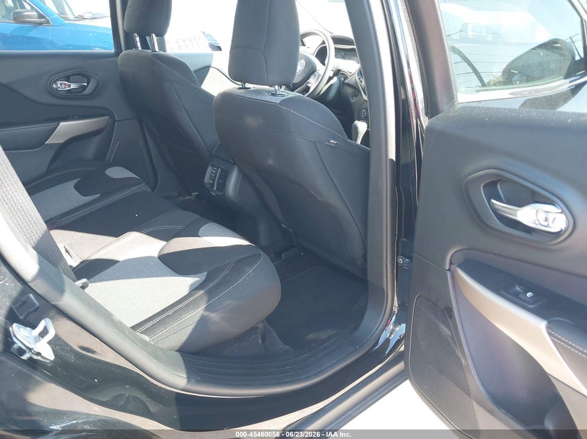 2018 Jeep Cherokee VIN 1C4PJMCB9JD559251 IAAI salvage auction — NORMAL WEAR, Sf97 (New York), sold $25 on 2026-07-23 (photo 8)