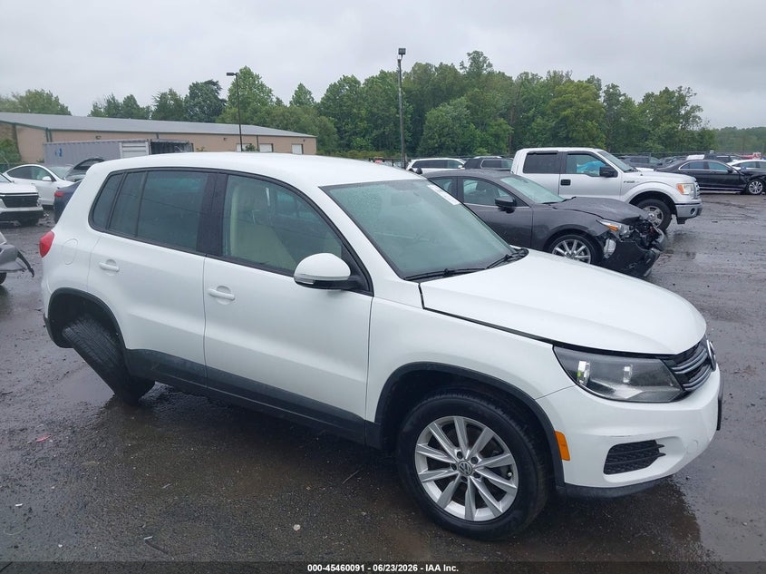 2014 Volkswagen Tiguan VIN WVGAV3AX9EW621286 IAAI salvage auction — SIDE, Salvage Title, sold $1,700 on 2026-08-10 (photo 1)