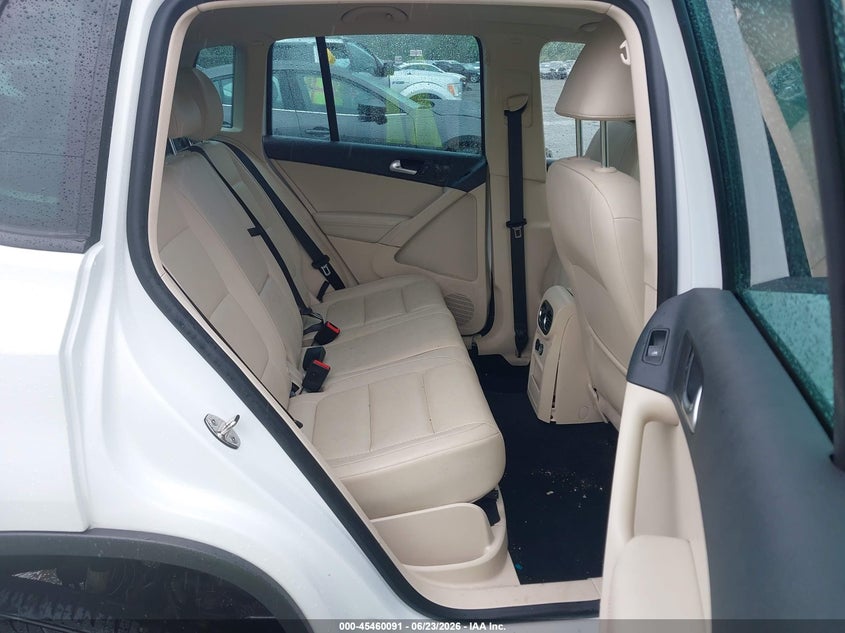 2014 Volkswagen Tiguan VIN WVGAV3AX9EW621286 IAAI salvage auction — SIDE, Salvage Title, sold $1,700 on 2026-08-10 (photo 8)
