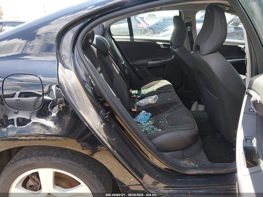2013 Volvo S60 VIN YV1612FS4D1208663 IAAI salvage auction — HAIL, Salvage (Illinois), sold $225 on 2026-08-18 (photo 8)