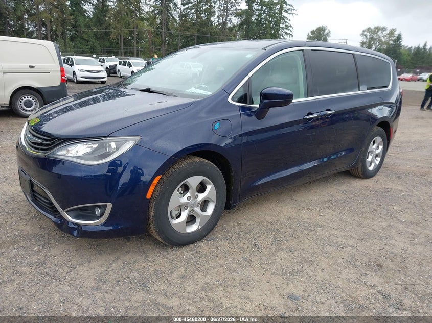 2018 Chrysler Pacifica VIN 2C4RC1H73JR276248 IAAI salvage auction — NORMAL WEAR, Sf97 (Washington), sold $10,400 on 2026-07-29 (photo 2)