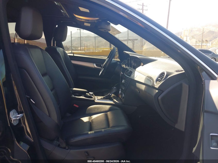 2013 Mercedes-benz C-klasse VIN WDDGF8AB7DR266733 IAAI salvage auction — FRONT END, Salvage (California), sold $1,100 on 2026-07-08 (photo 5)