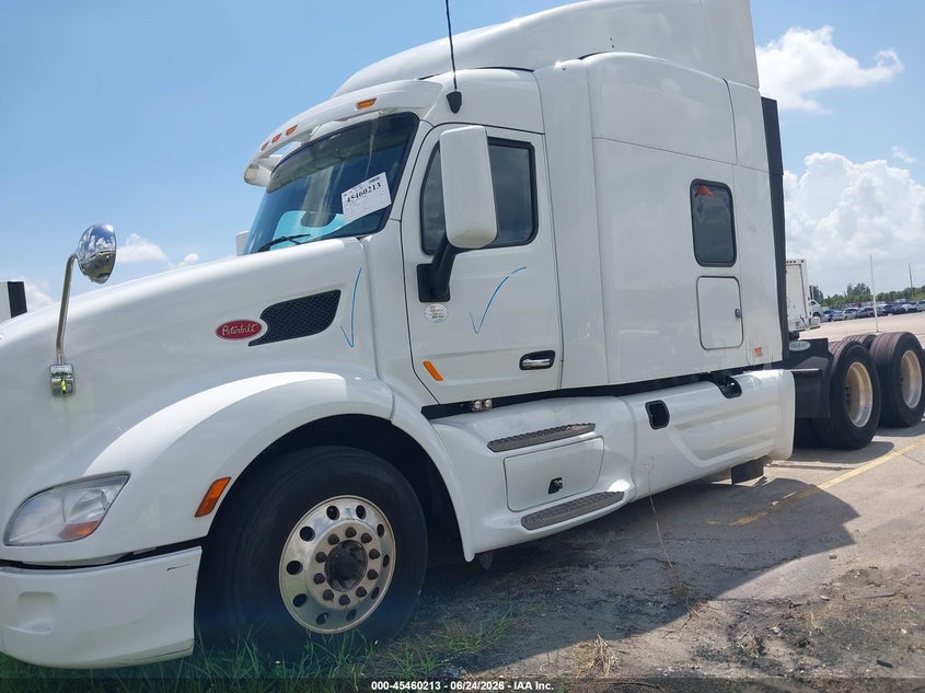 2019 Peterbilt 579 VIN 1XPBDP9X1KD492330 IAAI salvage auction — NORMAL WEAR, Clear (Virginia), sold $8,950 on 2026-07-23 (photo 2)
