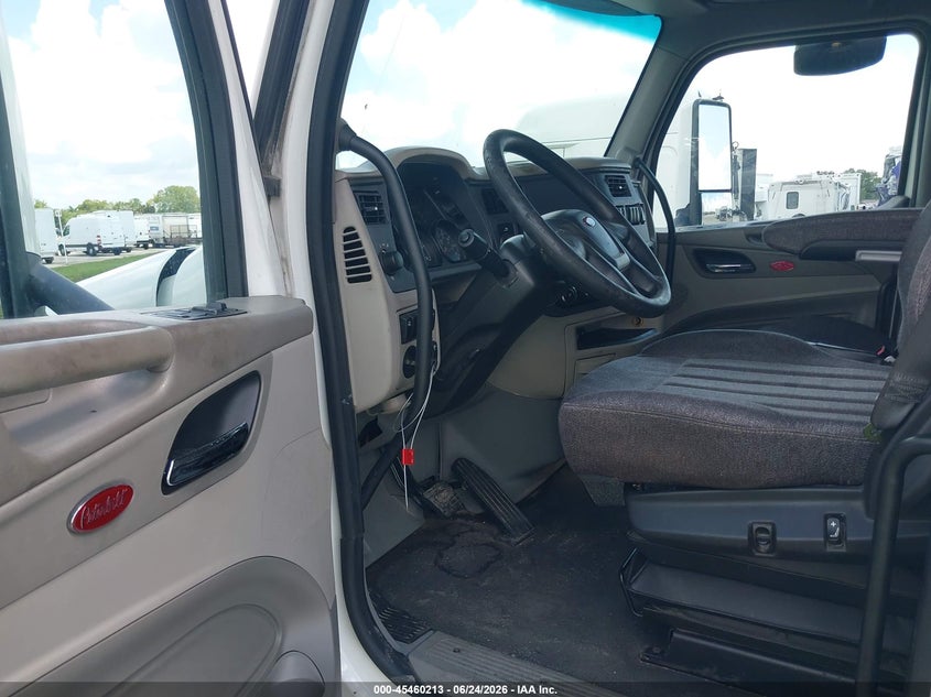 2019 Peterbilt 579 VIN 1XPBDP9X1KD492330 IAAI salvage auction — NORMAL WEAR, Clear (Virginia), sold $8,950 on 2026-08-04 (photo 7)