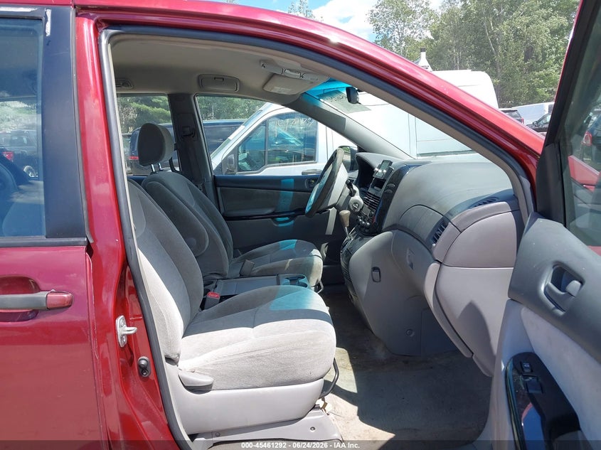 2005 Toyota Sienna VIN 5TDZA23C65S317713 IAAI salvage auction — NORMAL WEAR, Original (New Hampshire), sold $425 on 2026-07-29 (photo 5)