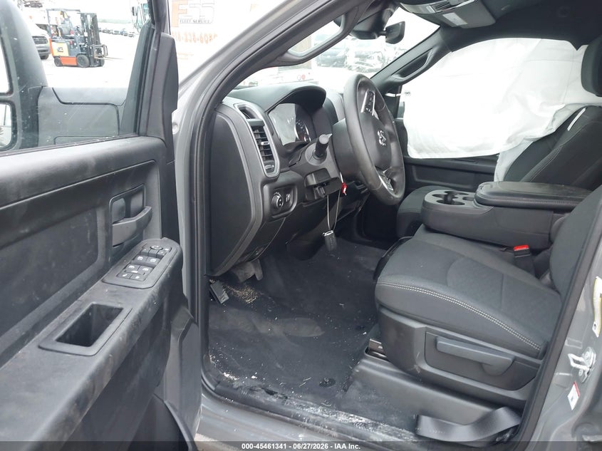 2026 Ram 3500 VIN 3C63RRGL1TG328784 IAAI salvage auction — RIGHT FRONT, Wait Title, sold $18,200 on 2026-09-15 (photo 5)