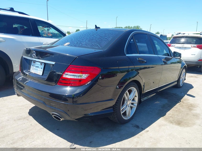 2012 Mercedes-benz C-klasse VIN WDDGF8BB0CR203275 IAAI salvage auction — NORMAL WEAR, Original (Ohio), sold $1,350 on 2026-07-07 (photo 4)