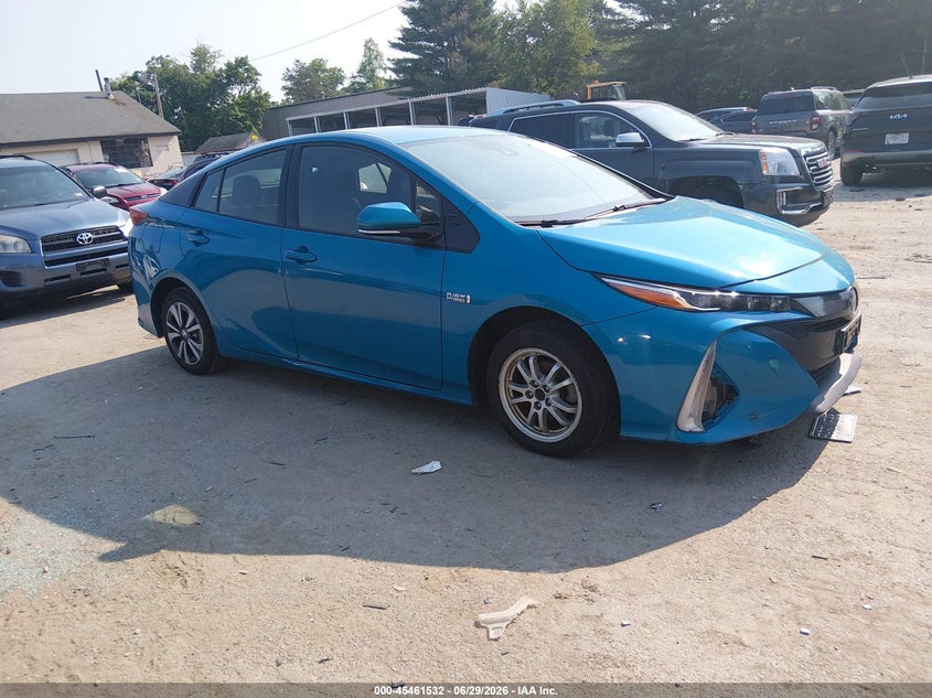 2017 Toyota Prius VIN JTDKARFP0H3025831 IAAI salvage auction — NORMAL WEAR, Original (New Hampshire), sold $3,900 on 2026-07-15 (photo 1)
