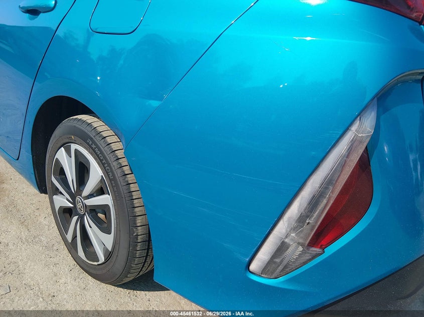 2017 Toyota Prius VIN JTDKARFP0H3025831 IAAI salvage auction — NORMAL WEAR, Original (New Hampshire), sold $3,900 on 2026-07-15 (photo 6)