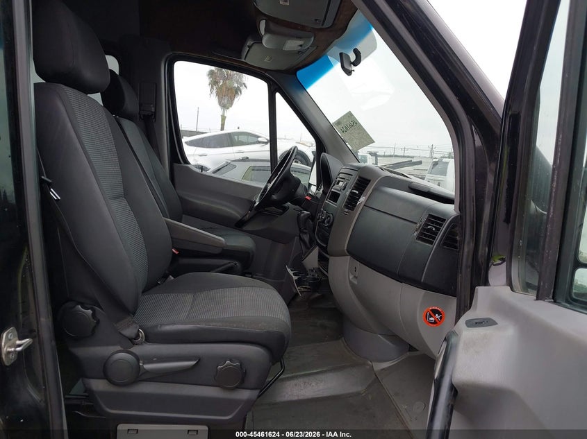 2013 Mercedes-benz Sprinter VIN WDZPE8CC9D5773269 IAAI salvage auction — FRONT END, Clear - Dealer Only (California), sold $4,025 on 2026-07-08 (photo 5)