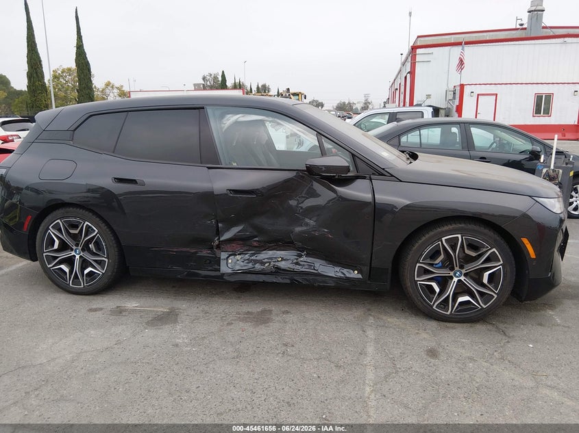 2023 BMW Ix VIN WB523CF02PCL56429 IAAI salvage auction — RIGHT SIDE, Salvage Title, sold $25,500 on 2026-07-23 (photo 6)