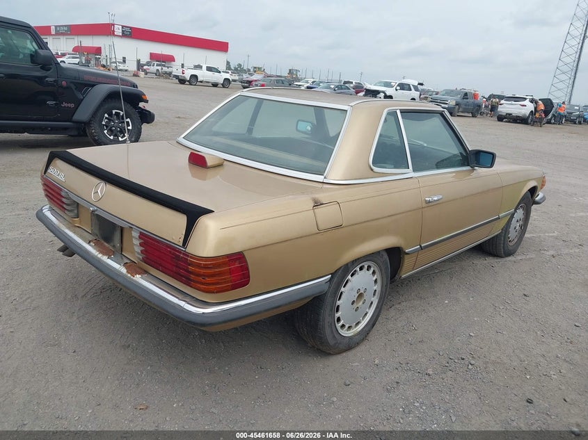 1986 Mercedes-benz 420 VIN WDBCA35D4GA256751 IAAI salvage auction — NORMAL WEAR, Clear (Arkansas), sold $750 on 2026-07-11 (photo 4)