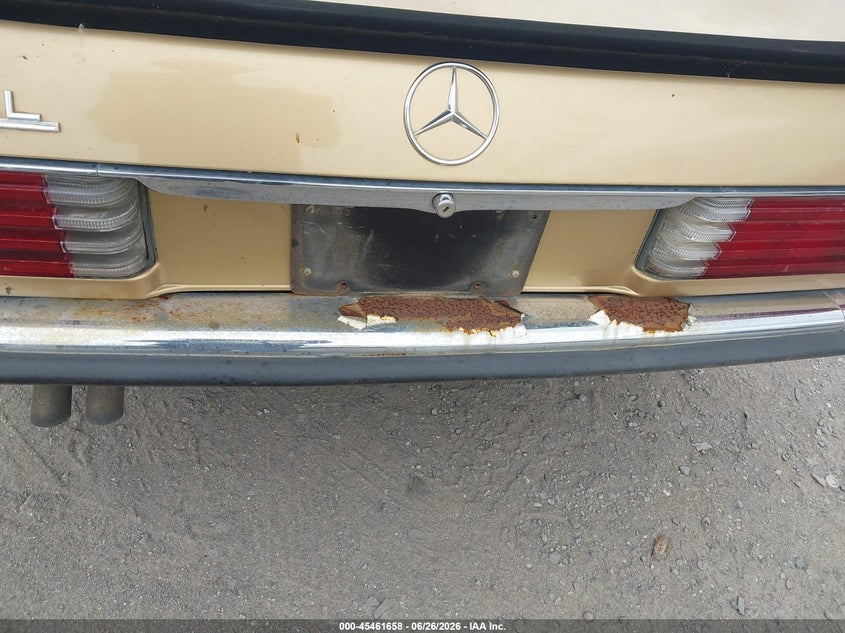 1986 Mercedes-benz 420 VIN WDBCA35D4GA256751 IAAI salvage auction — NORMAL WEAR, Clear (Arkansas), sold $750 on 2026-07-11 (photo 6)
