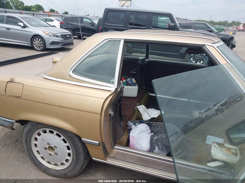 1986 Mercedes-benz 420 VIN WDBCA35D4GA256751 IAAI salvage auction — NORMAL WEAR, Clear (Arkansas), sold $750 on 2026-07-11 (photo 8)