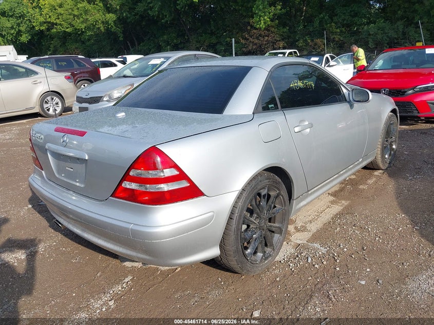 2002 Mercedes-benz Slk-klasse VIN WDBKK65F92F241251 IAAI salvage auction — NORMAL WEAR, Rebuilt (Indiana), sold $3,000 on 2026-07-15 (photo 4)