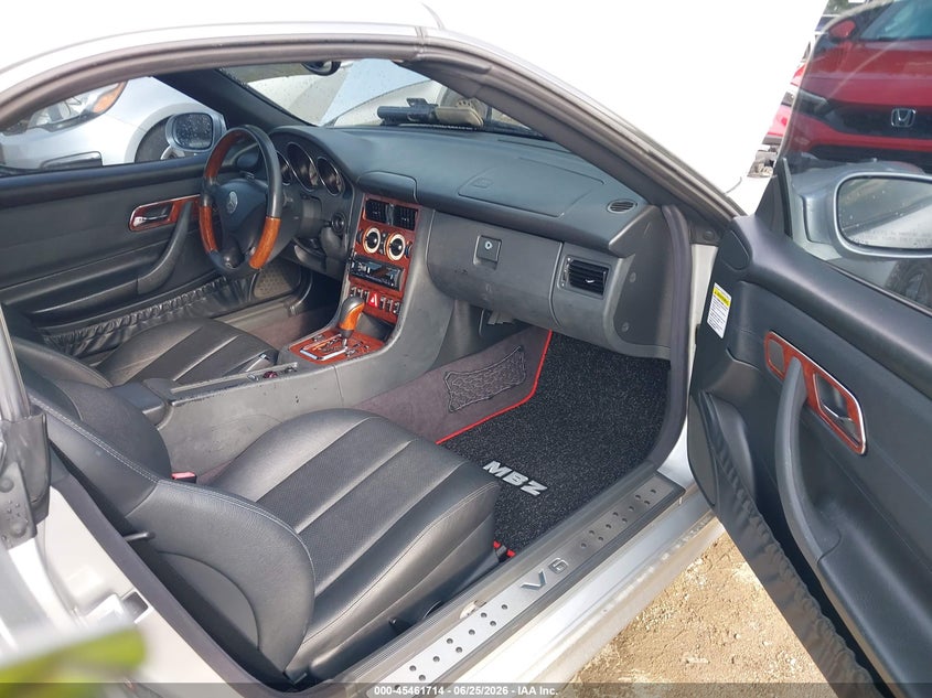 2002 Mercedes-benz Slk-klasse VIN WDBKK65F92F241251 IAAI salvage auction — NORMAL WEAR, Rebuilt (Indiana), sold $3,000 on 2026-07-15 (photo 5)