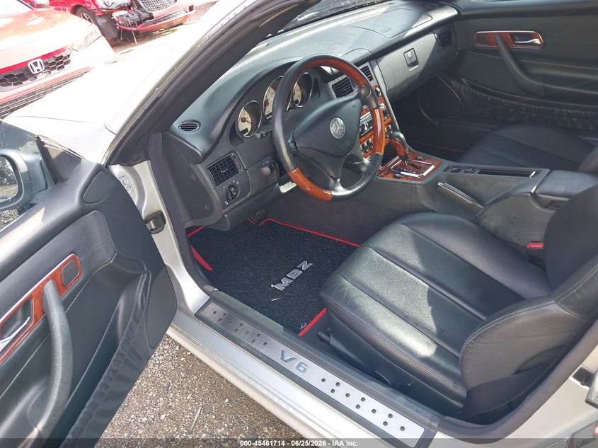 2002 Mercedes-benz Slk-klasse VIN WDBKK65F92F241251 IAAI salvage auction — NORMAL WEAR, Rebuilt (Indiana), sold $3,000 on 2026-07-15 (photo 8)