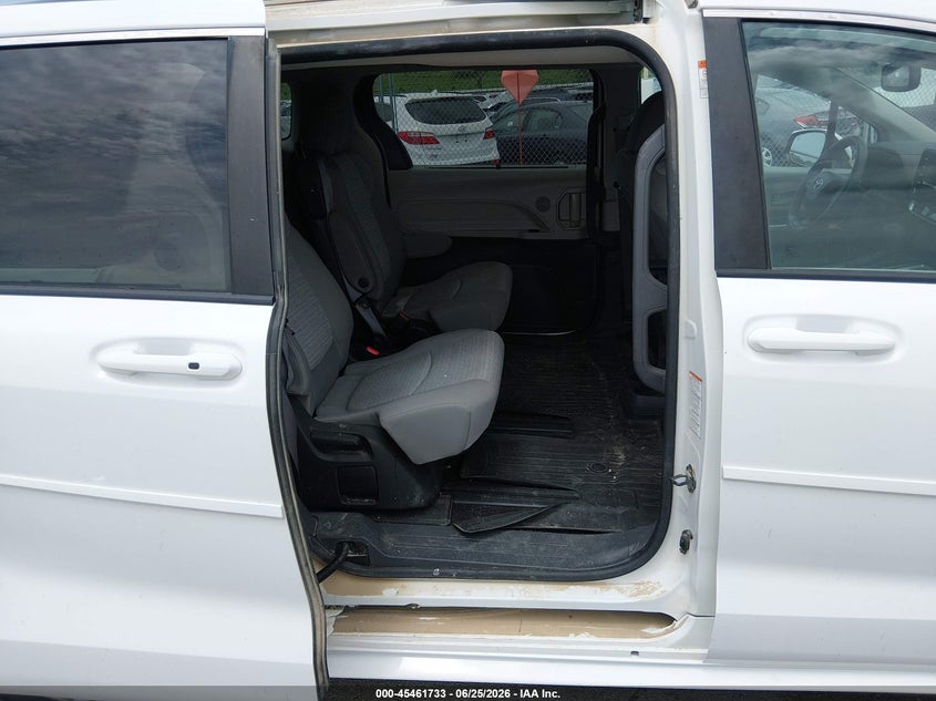 2022 Toyota Sienna VIN 5TDBSKFC7NS047482 IAAI salvage auction — HAIL, Salvage (Iowa), sold $5,300 on 2026-07-21 (photo 5)