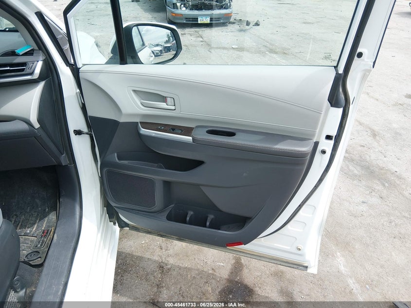 2022 Toyota Sienna VIN 5TDBSKFC7NS047482 IAAI salvage auction — HAIL, Salvage (Iowa), sold $5,300 on 2026-07-21 (photo 8)