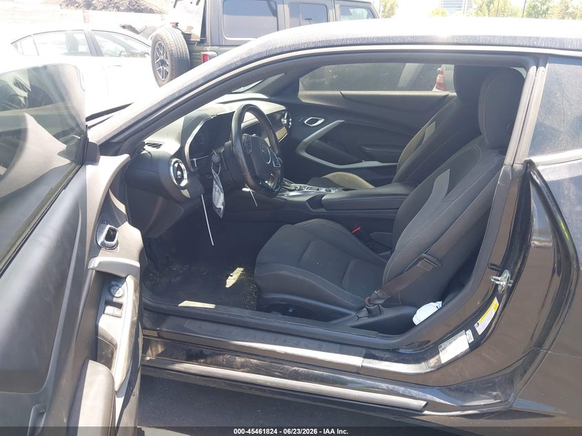 2019 Chevrolet Camaro VIN 1G1FB1RS6K0105751 IAAI salvage auction — RIGHT SIDE, Salvage Title, sold $5,550 on 2026-07-10 (photo 5)