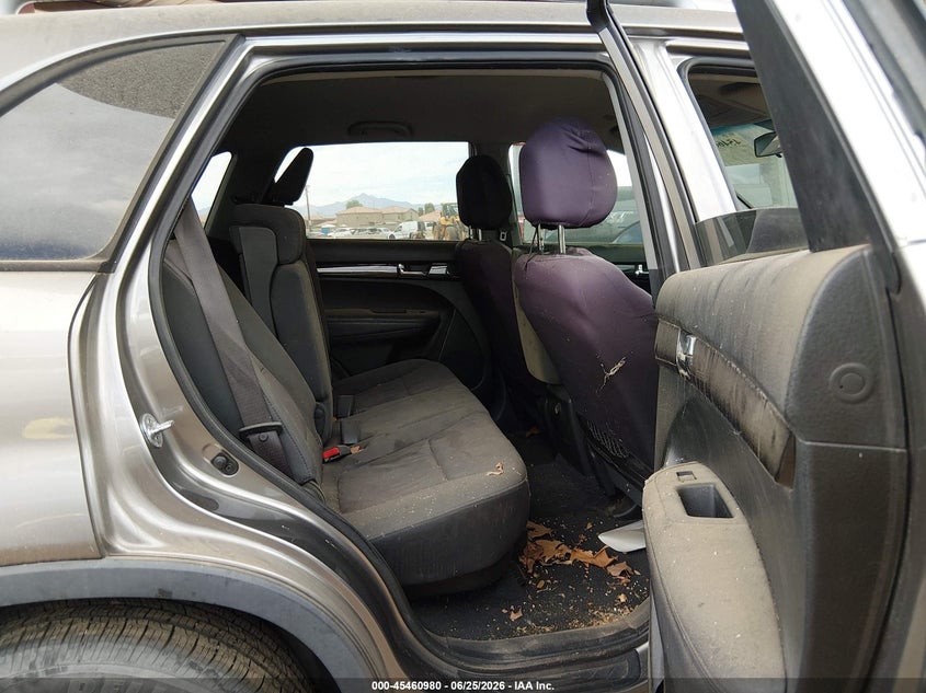 2013 Kia Sorento VIN 5XYKT4A23DG350732 IAAI salvage auction — NORMAL WEAR, Clear-Dealer Only (Arizona), sold $350 on 2026-07-28 (photo 8)