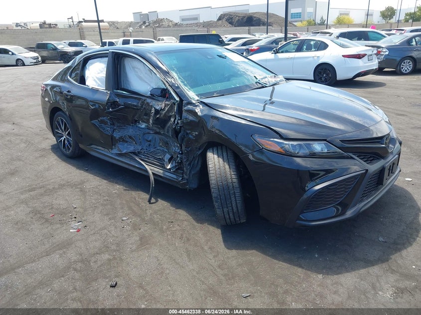 2024 Toyota Camry VIN 4T1G11BK1RU122903 — IAAI salvage auction photo