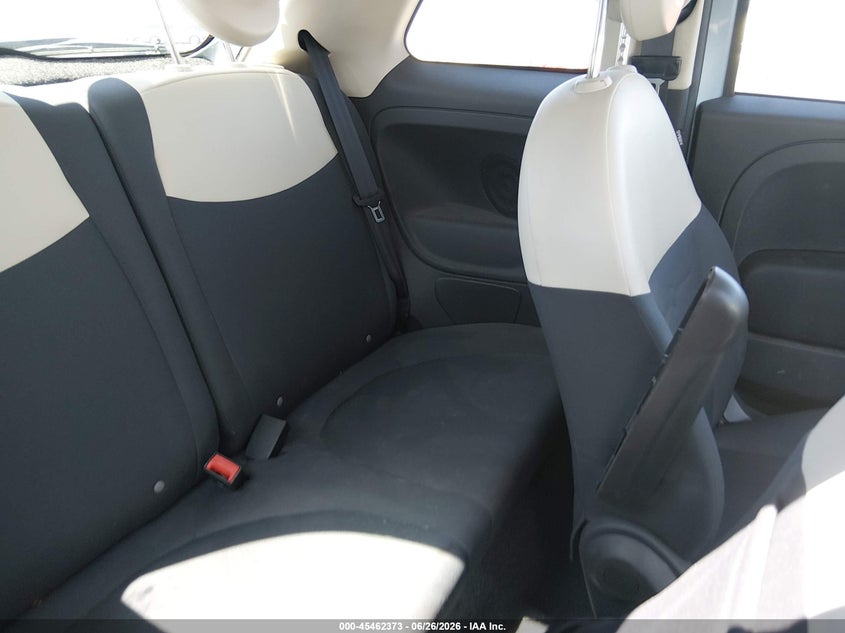 2015 Fiat 500 VIN 3C3CFFAR8FT555886 IAAI salvage auction — NORMAL WEAR, Clear (Nevada), sold $100 on 2026-07-10 (photo 8)