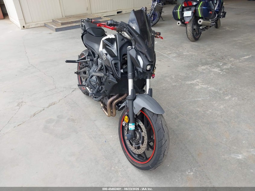 2022 Yamaha VIN JYARM32Y8NA001202 IAAI salvage auction — SIDE, Salvage (California), sold $2,900 on 2026-07-14 (photo 1)