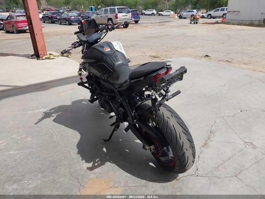 2022 Yamaha VIN JYARM32Y8NA001202 IAAI salvage auction — SIDE, Salvage (California), sold $2,900 on 2026-07-14 (photo 3)