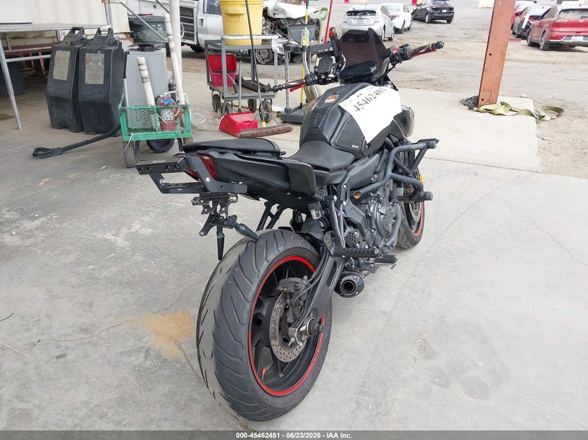 2022 Yamaha VIN JYARM32Y8NA001202 IAAI salvage auction — SIDE, Salvage (California), sold $2,900 on 2026-07-14 (photo 4)