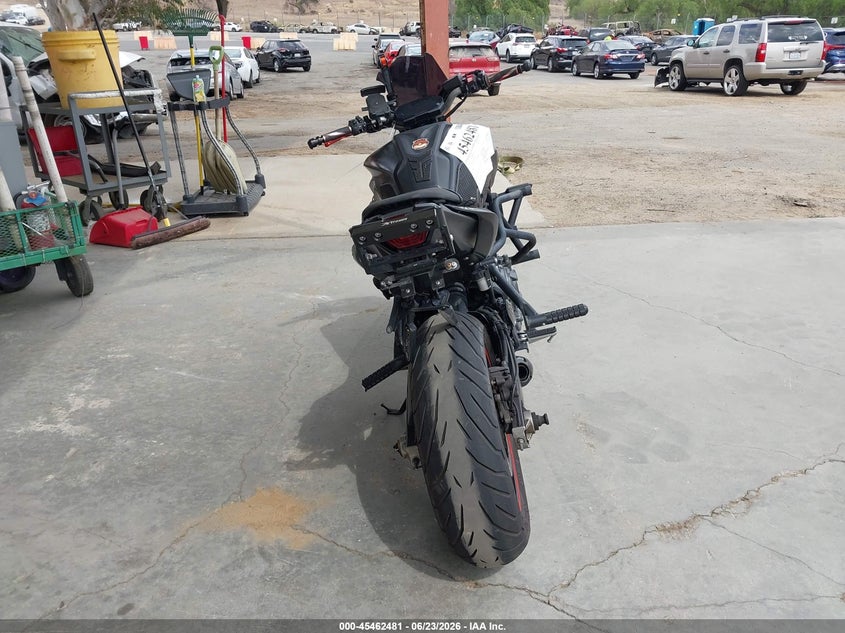 2022 Yamaha VIN JYARM32Y8NA001202 IAAI salvage auction — SIDE, Salvage (California), sold $2,900 on 2026-07-14 (photo 6)