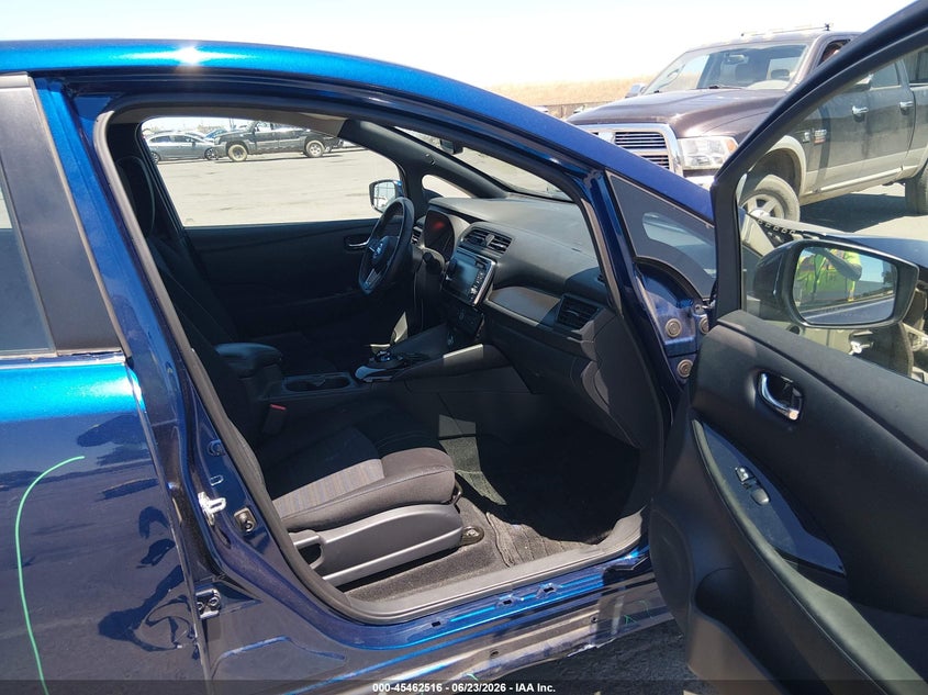 2019 Nissan Leaf VIN 1N4AZ1CP3KC300213 IAAI salvage auction — SIDE, Salvage (California), sold $3,100 on 2026-07-05 (photo 5)