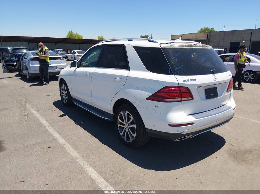 2017 Mercedes-benz VIN 4JGDA5HB8HA864958 IAAI salvage auction — REAR END, Salvage (California), sold $7,400 on 2026-07-29 (photo 3)