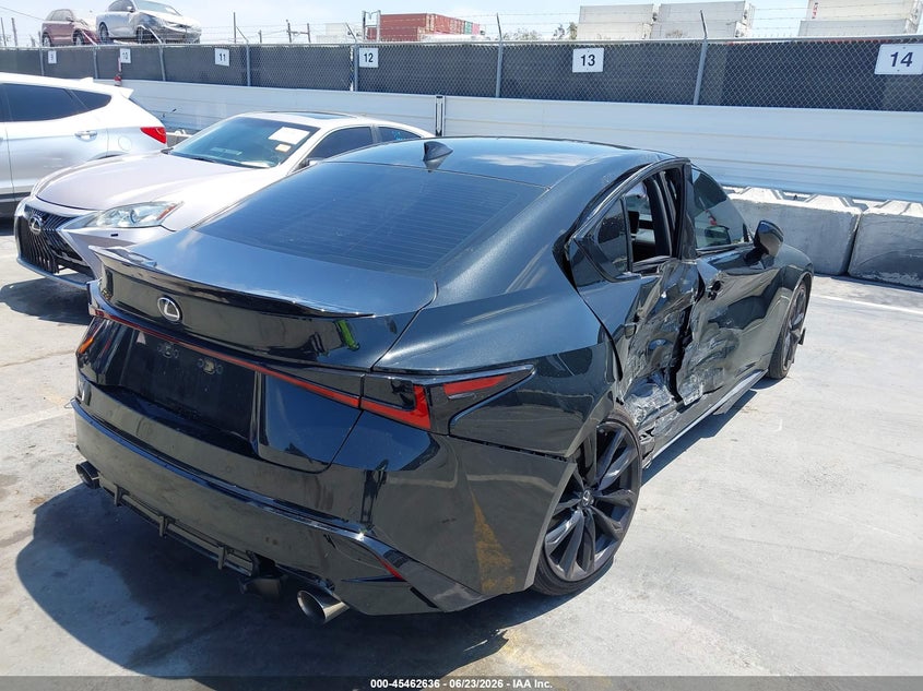 2022 Lexus Is VIN JTHDA1D24N5121848 IAAI salvage auction — SIDE, Wait Title, sold $11,900 on 2026-08-31 (photo 4)