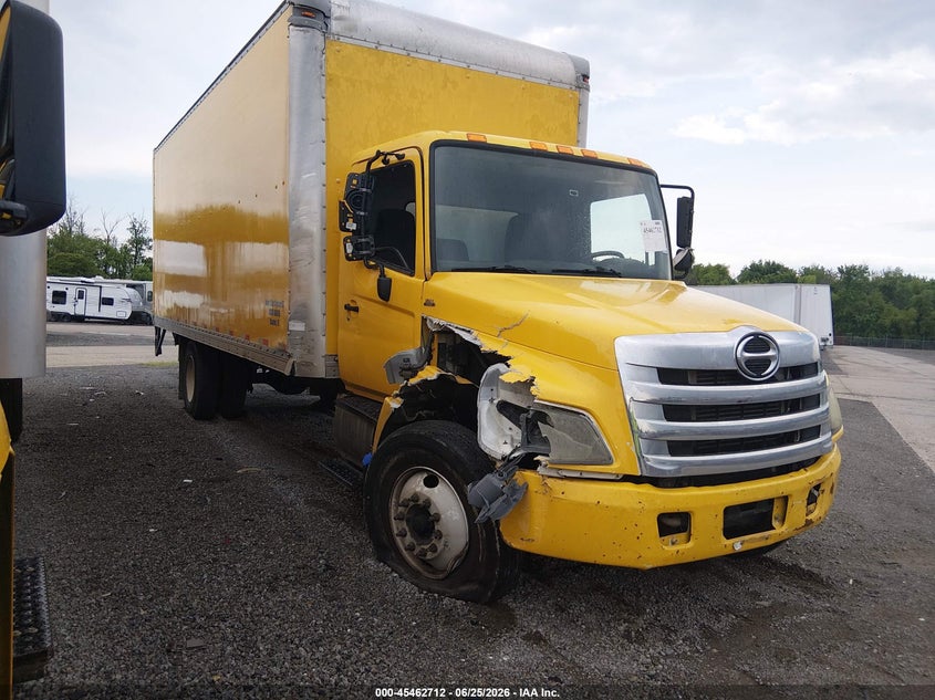 2015 Hino 258/268 VIN 5PVNE8JT3F4S56326 IAAI salvage auction — SIDE, Salvage (Texas), sold $3,250 on 2026-07-22 (photo 1)